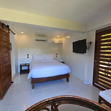Edgewater Dive & Spa Resort Puerto Galera Exterior foto
