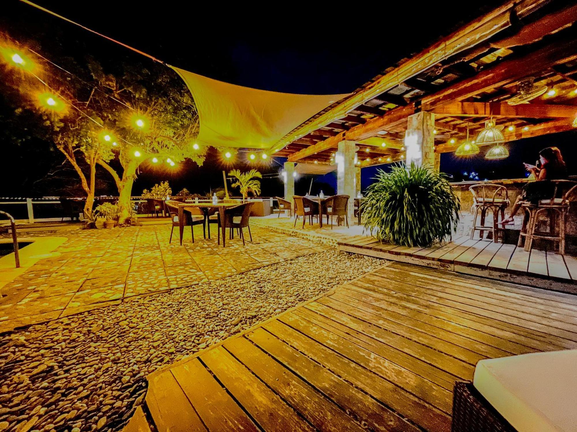 Edgewater Dive & Spa Resort Puerto Galera Exterior foto