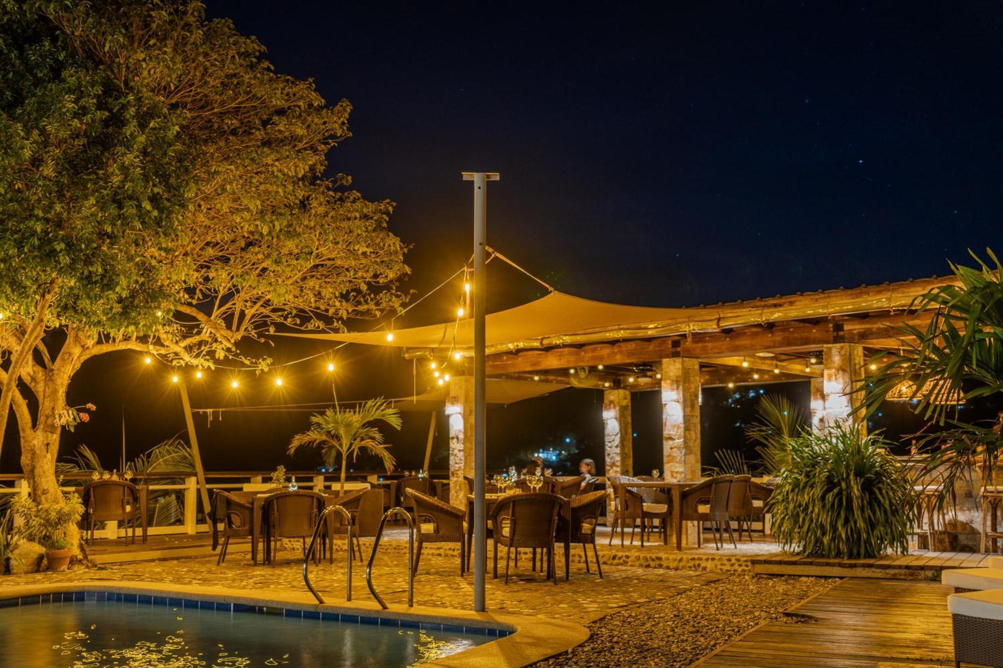 Edgewater Dive & Spa Resort Puerto Galera Exterior foto