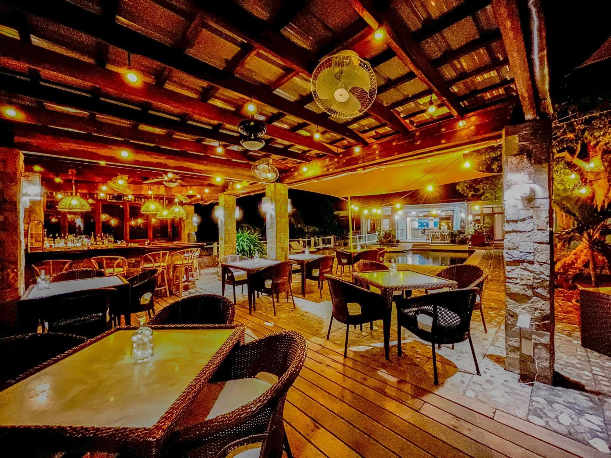 Edgewater Dive & Spa Resort Puerto Galera Exterior foto