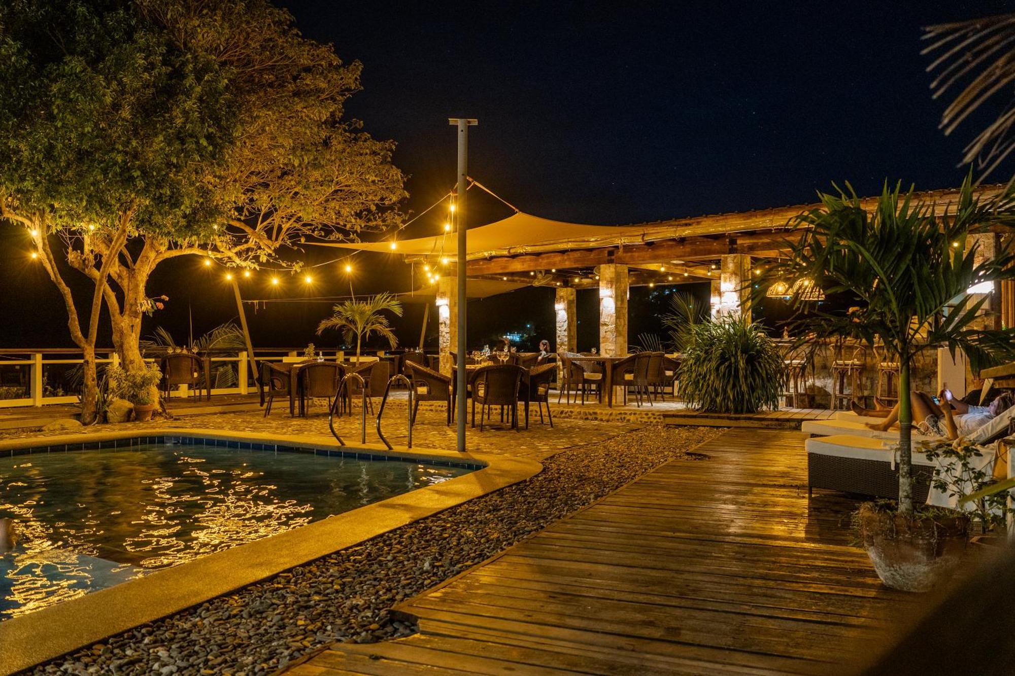 Edgewater Dive & Spa Resort Puerto Galera Exterior foto
